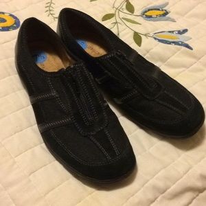 Naturalizer zip-up walking shoes